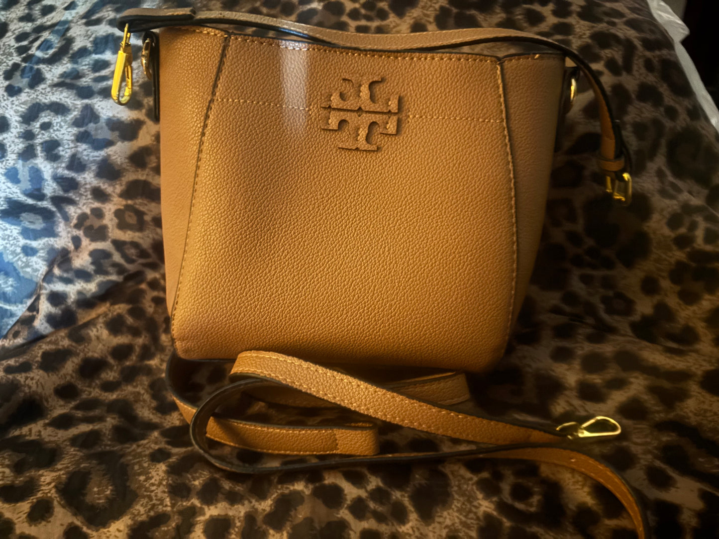 💸 Tan Pebbled Leather Small Bucket Bag ✨