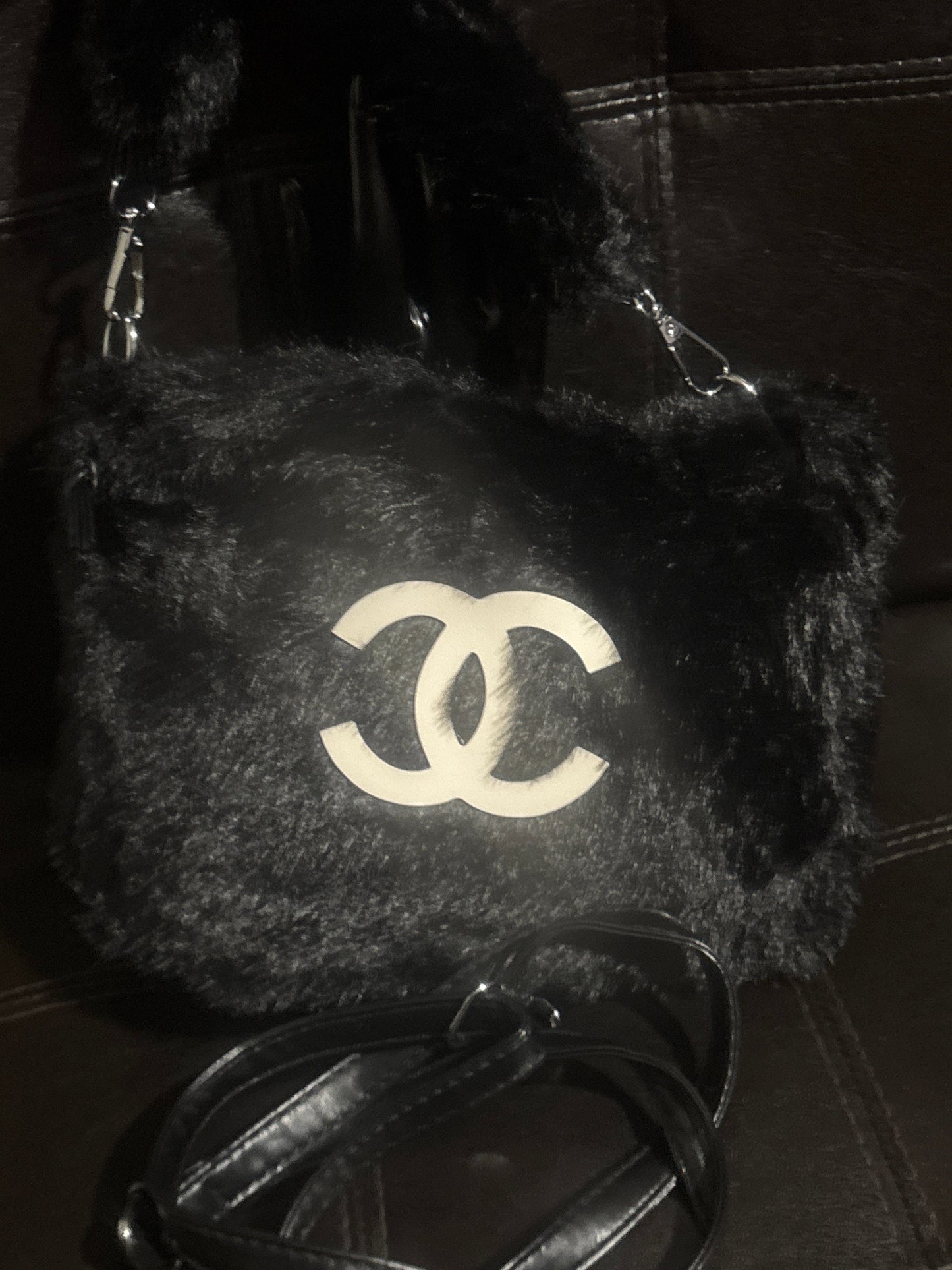 Luxury Inspired CC Logo Black Faux Fur Tote Handbag with Crossbody Strap 🖤🤎✨