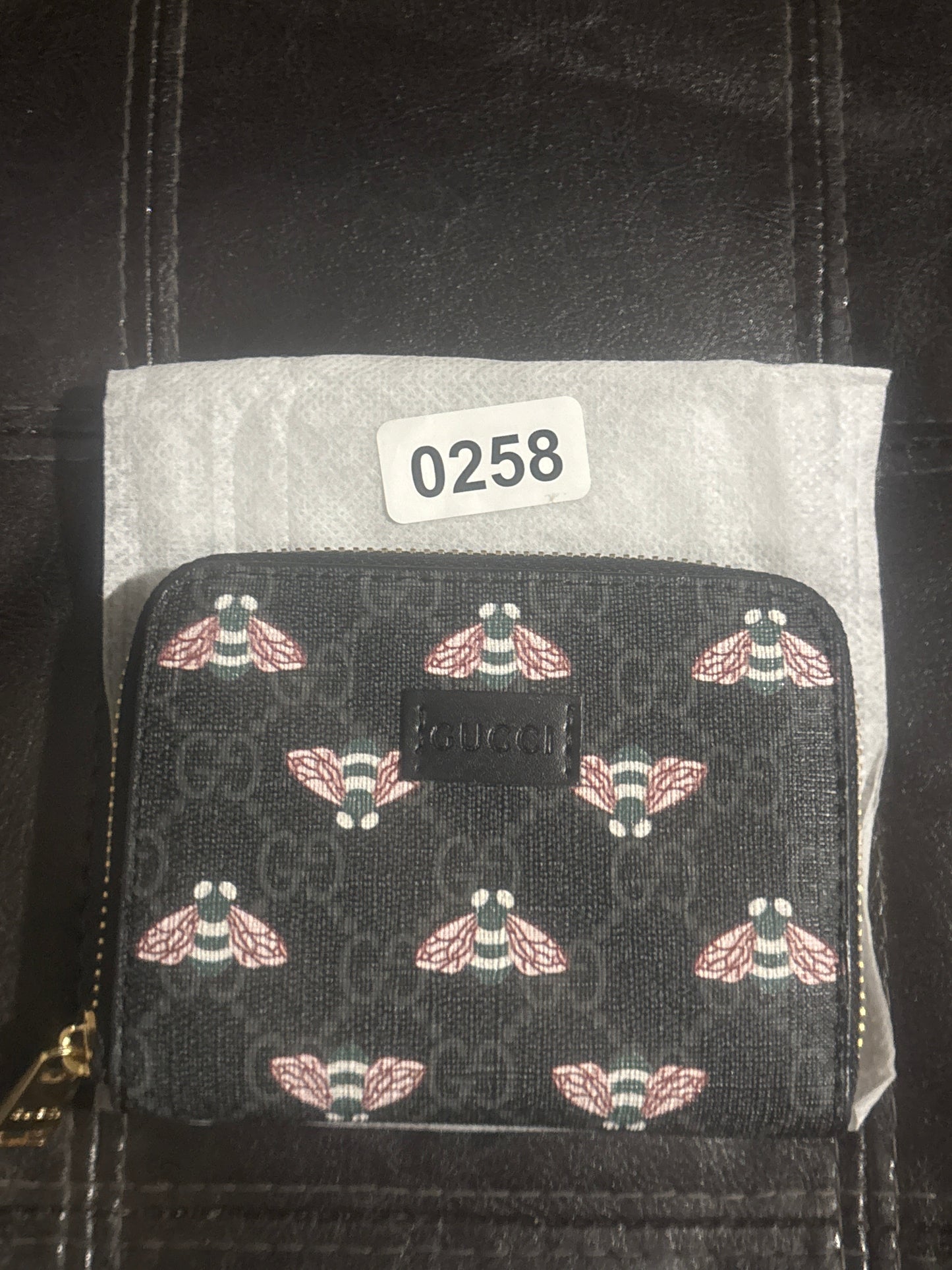 Gucci Inspired Black GG Monogram Bee Print Zip-Around Compact Wallet 🐝🖤✨ | Gold Zipper | Luxury Designer-Inspired | Iconic Mini Wallet 💎