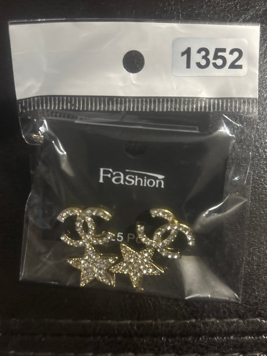 ✨ Ohrstecker mit Kristall-CC-Logo und Stern-Anhänger in Gold — Artikel #1352