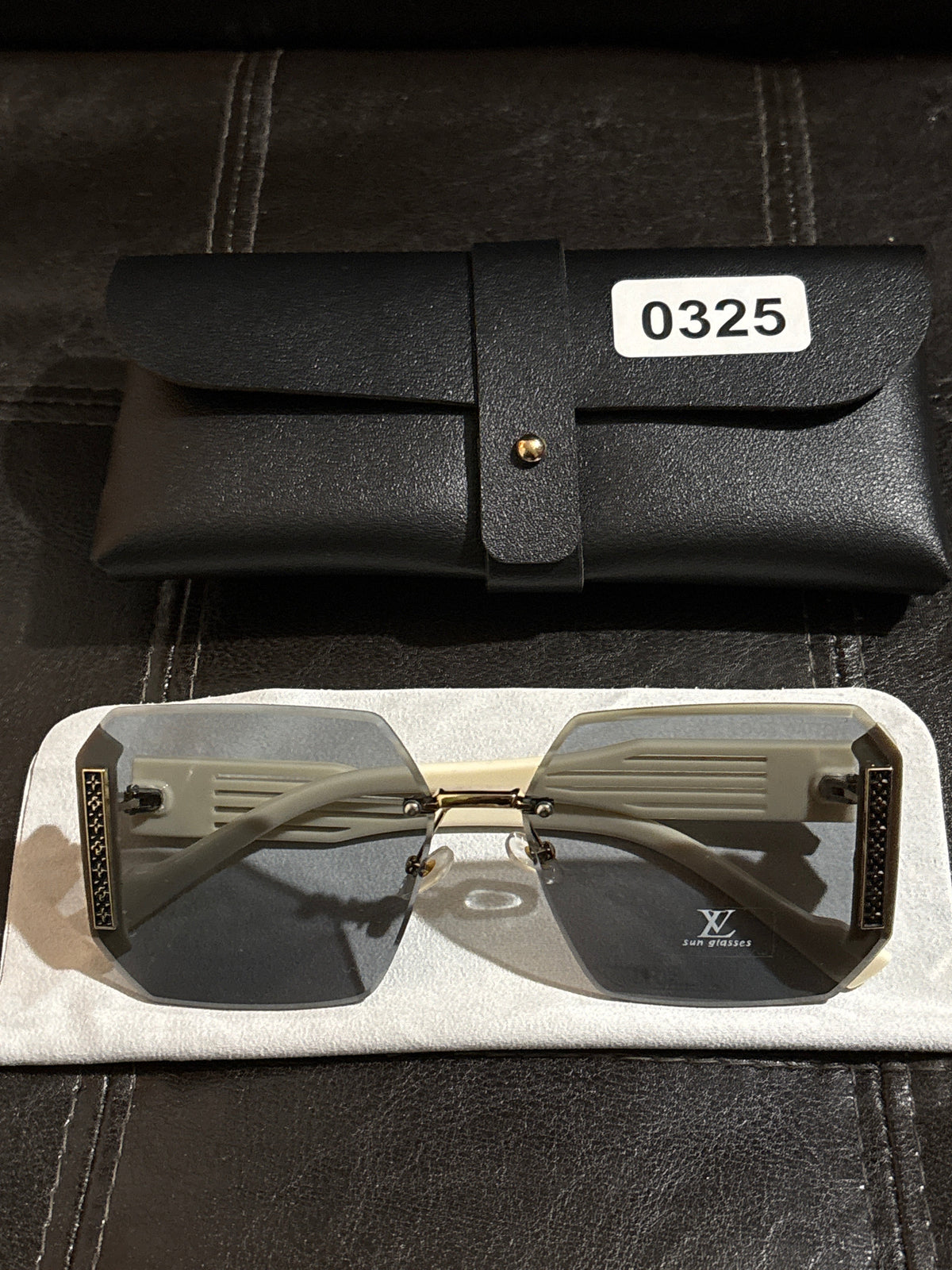 Rimless Geometric Sunglasses | Bevel-Cut Grey Gradient Lens & Gold-Tone Hardware | Cream Temple Arms ✨🕶️ #0325