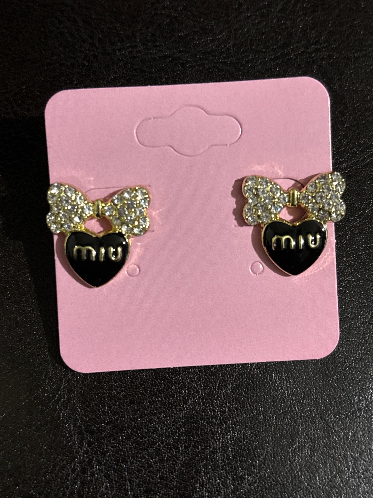 Luxury Crystal Pavé Bow & Black Enamel Heart Drop Earrings with Gold-Tone Script Logo 🖤🎠💎✨