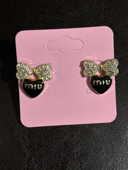 Luxury Crystal Pavé Bow & Black Enamel Heart Drop Earrings with Gold-Tone Script Logo 🖤🎠💎✨
