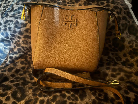 💸 Tan Pebbled Leather Small Bucket Bag ✨
