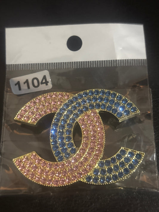💗 Luxury Gold-Tone Oversized Pink & Blue Two-Tone Crystal Pavé CC Logo Brooch Pin — Style #1104 💎✨