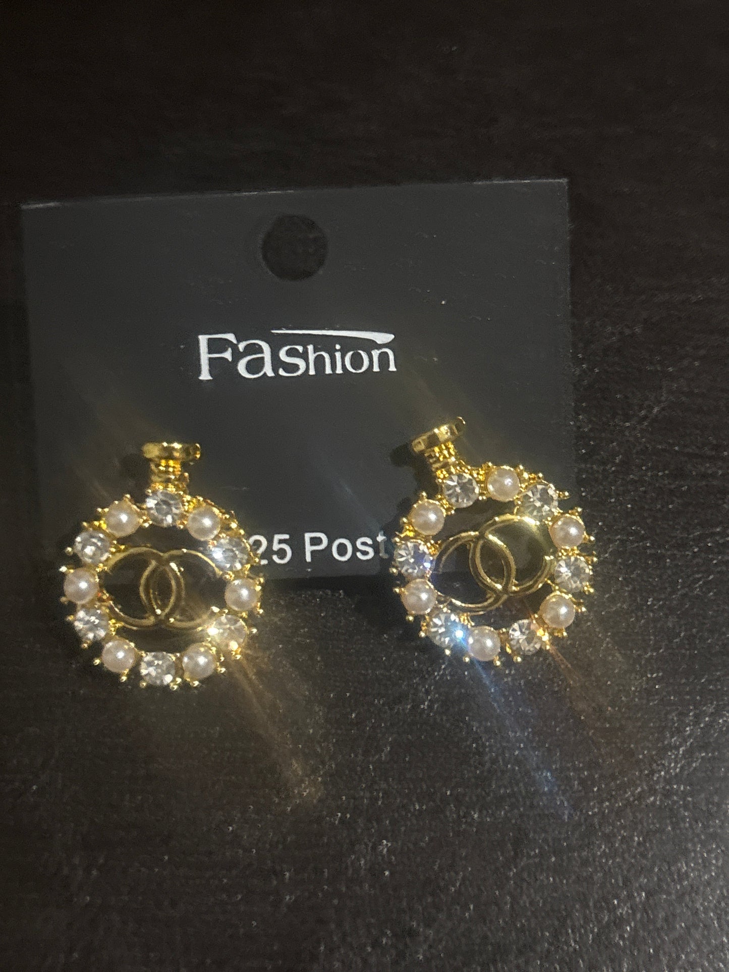 Luxury Inspired CC Pearl & Crystal Circle Stud Earrings 🫖💎💰