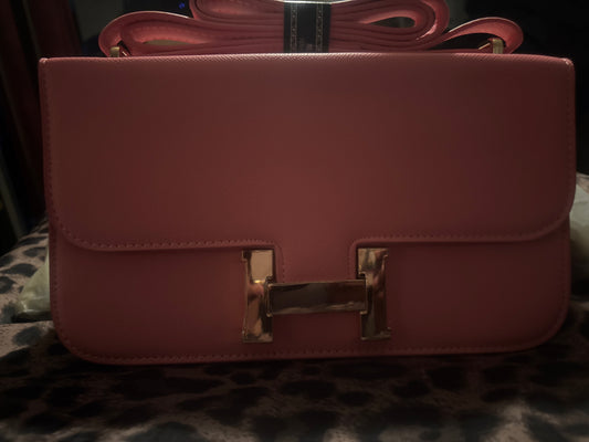 ✨The Pink 💖 Signature Clasp Shoulder Bag