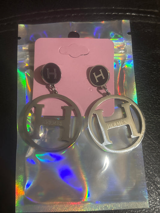 Hermès H Logo Ohrringe 🪨✨ Silberner Edelstahl | Schwarze Emaille H-Stecker-Oberteil | Großer H-Kreis-Anhänger | Luxuriöser Statement-Schmuck 💎
