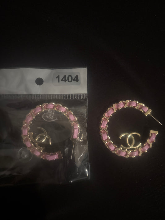 ✨The Luxe 🌸 Light Pink Enamel Chain Logo Hoop Earrings