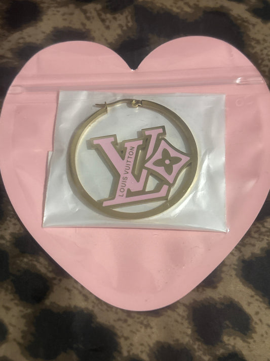 ✨Pink & Gold LV Logo Creolen | Edelstahl | Designer-inspirierte Statement-Ohrringe | Artikel #0012✨