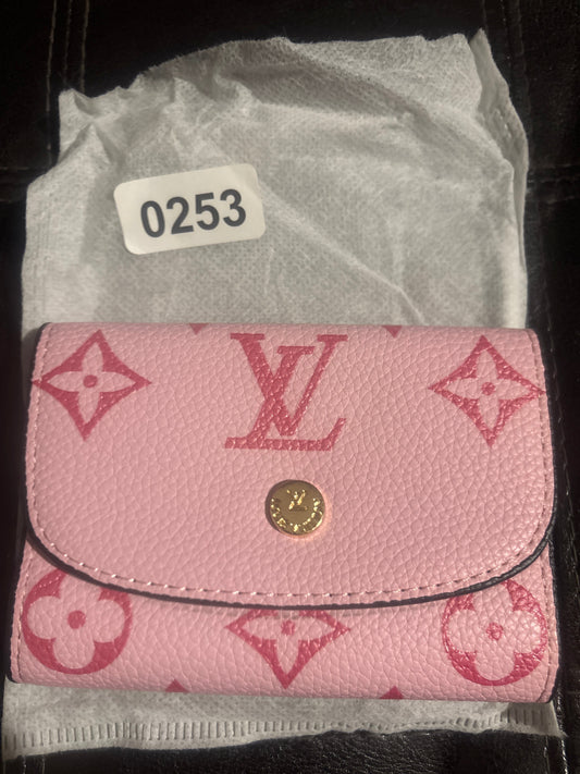 ✨ LV Inspiriertes Rosa Monogramm Kompaktportemonnaie 💗💫✨ | Goldfarbener Smiley-Verschluss | Luxuriöses Designer-inspiriertes | Süßes & Schickes Mini-Portemonnaie 💎