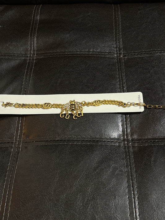 🐝 Luxury Gold-Tone Logo Chain & Crystal Pavé Bee Charm Bracelet — Style #1217 💫✨