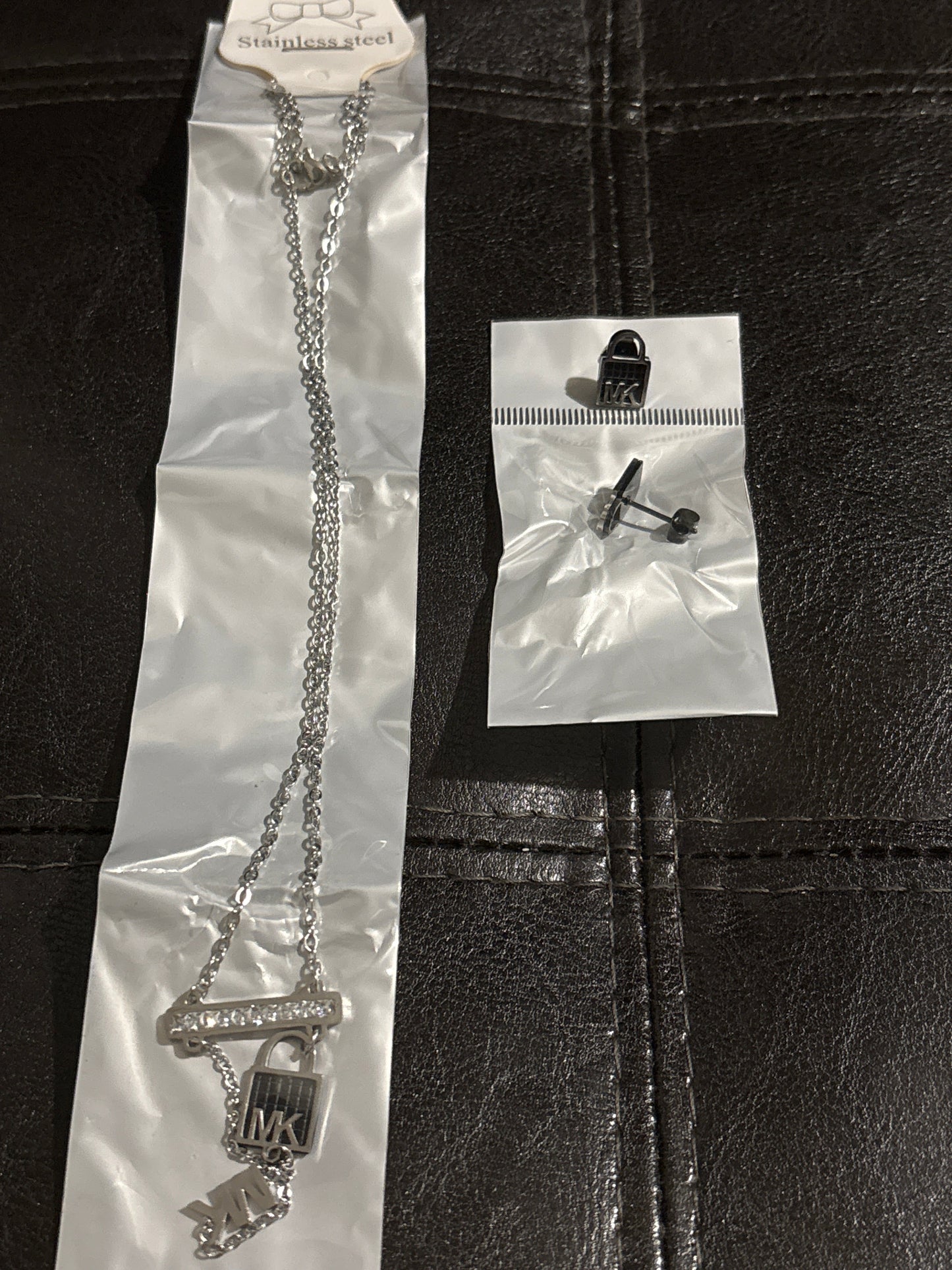 🔐 Luxury Silver-Tone Stainless Steel MK Logo Padlock & Crystal Bar Pendant Necklace & Stud Earrings Set — Style #1658 💎✨