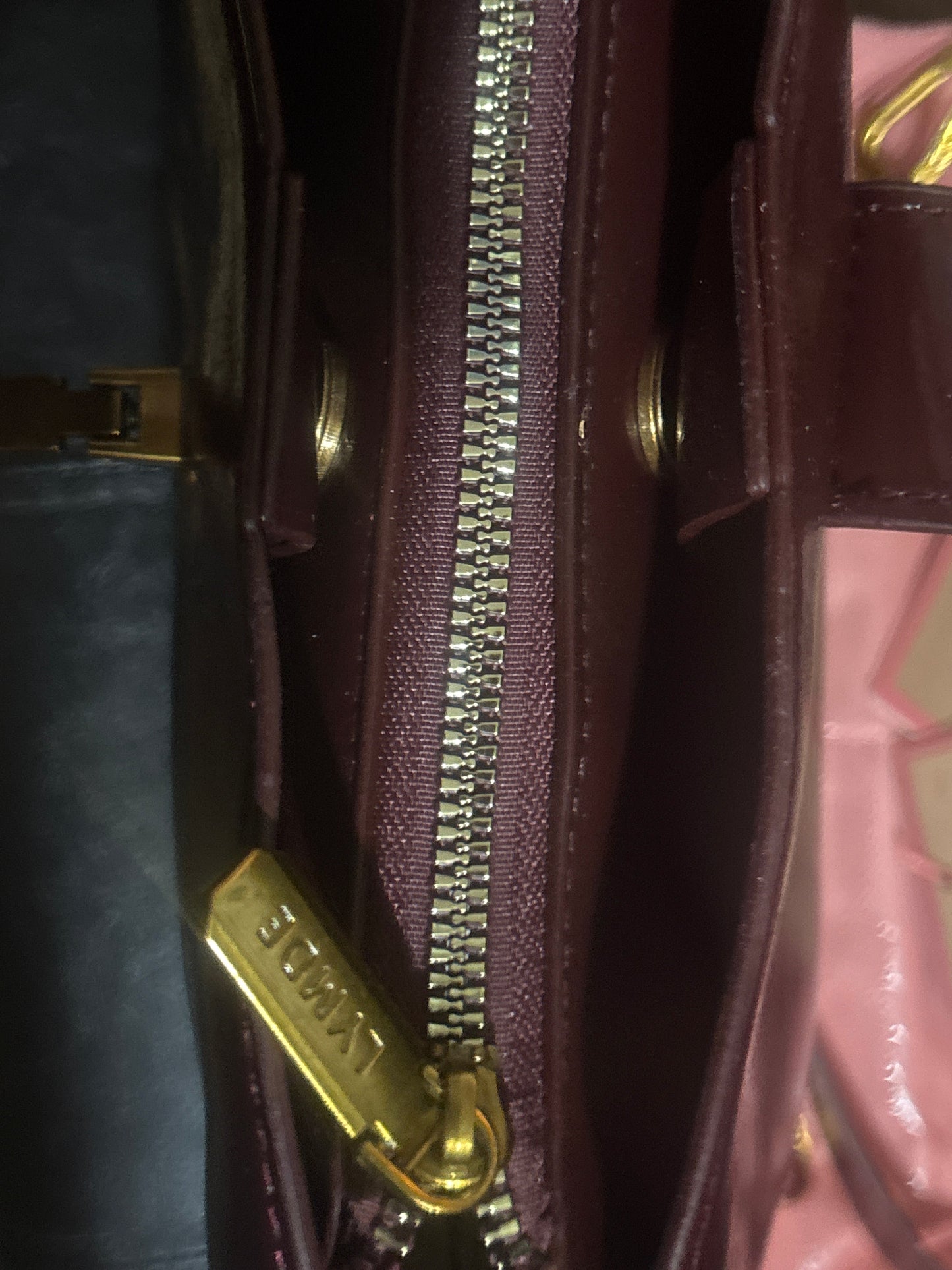 Luxury Vintage-Style Burgundy Structured Shoulder Bag with Interchangeable Straps 🍷💰✨