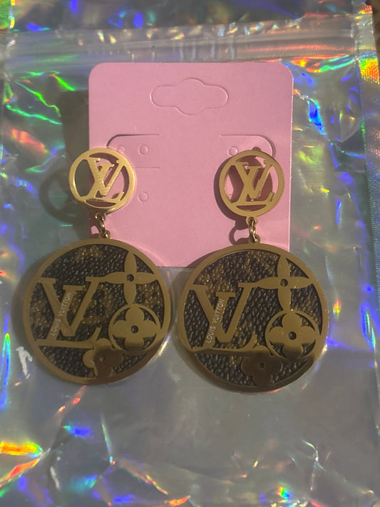 ✨Goldfarbene LV Monogramm-Scheibenohrringe | Edelstahl | Designer-inspiriert | Artikel #0014🎀