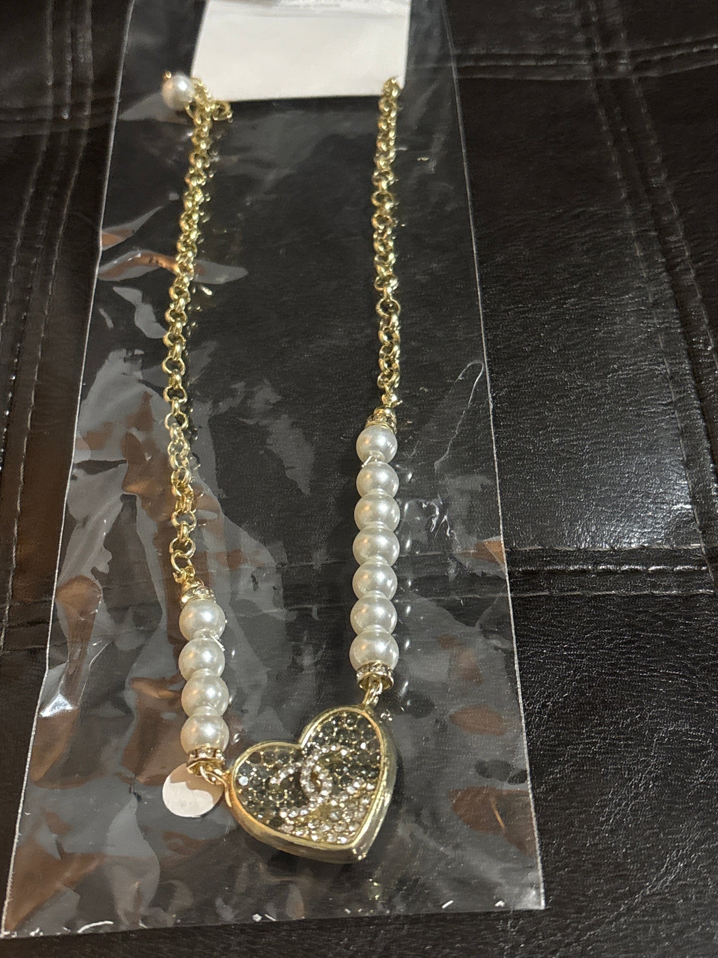 🫖 Luxury Gold-Tone Half-Chain Half-Pearl Crystal Heart CC Pendant Necklace — Style #1232 💎❤️