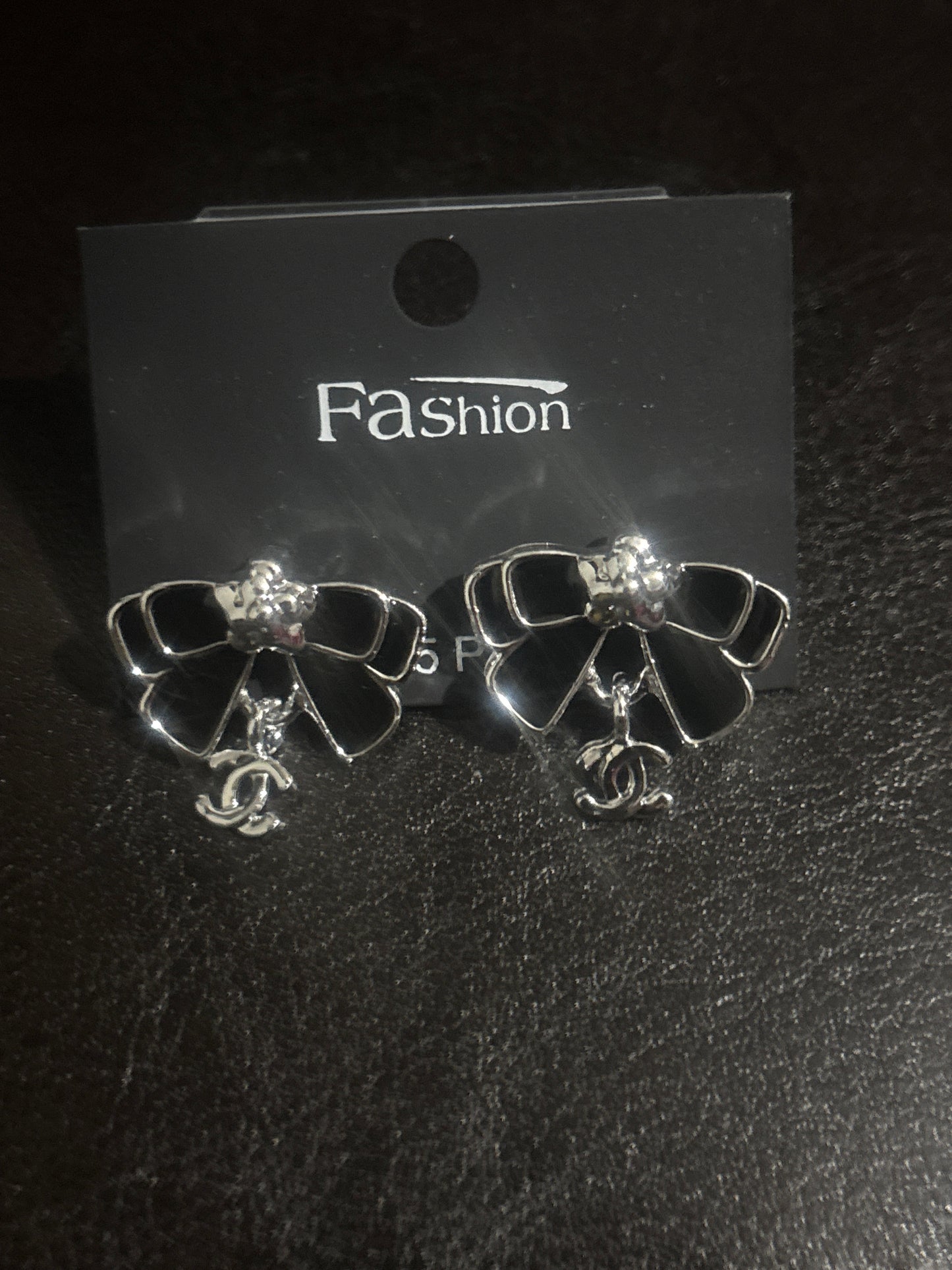 Luxury Inspired CC Black Enamel Flower Bow Drop Earrings 🖤🌸✨
