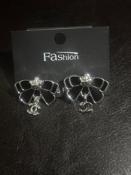 Luxury Inspired CC Black Enamel Flower Bow Drop Earrings 🖤🌸✨