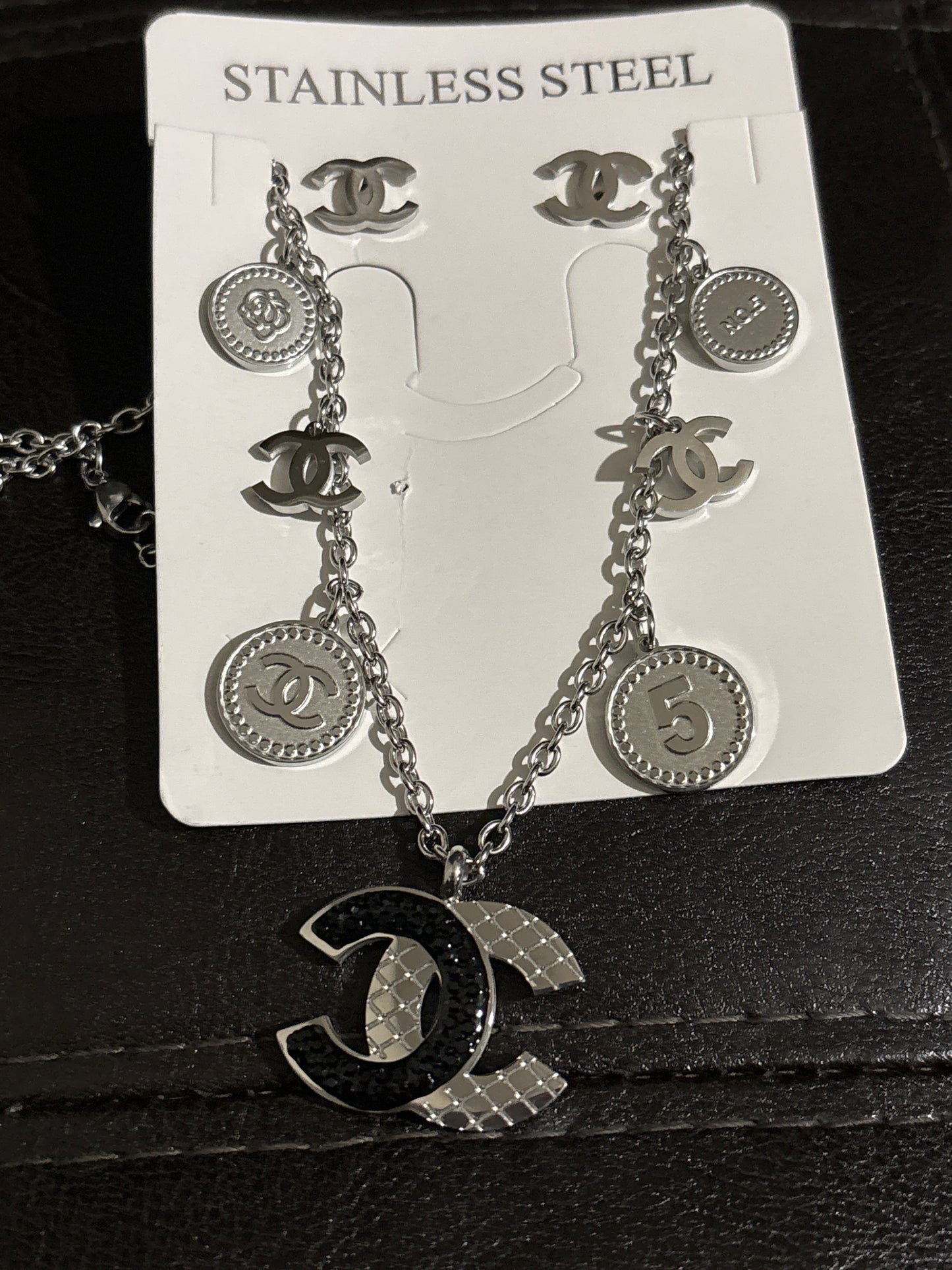 🖤 Luxury Silver-Tone Stainless Steel CC Logo Multi-Charm Drop Earrings & Quilted CC Pendant Necklace Set — Style #1647 💎✨