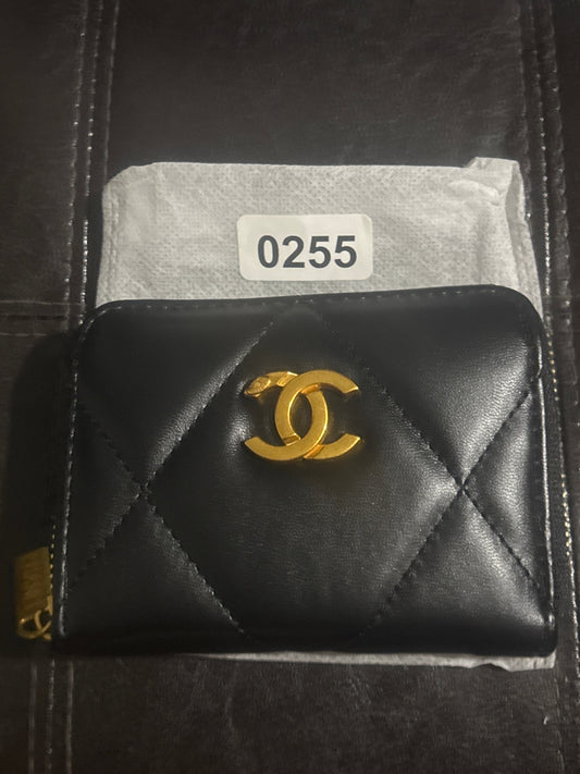 Von Chanel inspiriertes schwarzes gestepptes Lammleder-Portemonnaie mit Reißverschluss 🖤💫✨ | Goldfarbenes CC-Logo | Von Luxusdesignern inspiriert | Zeitlos schickes Mini-Portemonnaie 💎