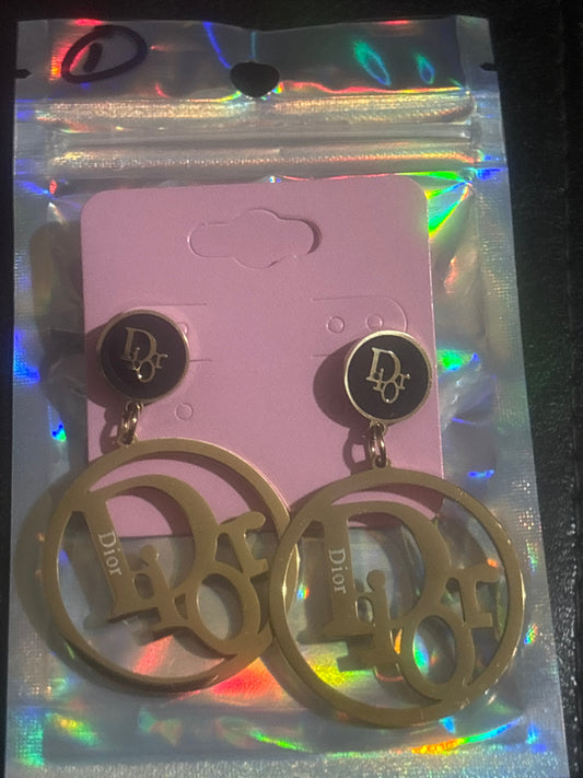 Dior Logo Gold- & Silber-Creolen mit Anhänger 🖤💫✨ Schwarzer Emaille-Stecker | Großer Gold- & Silber-Kreis-Anhänger | Luxuriöser Statement-Schmuck aus Edelstahl💎