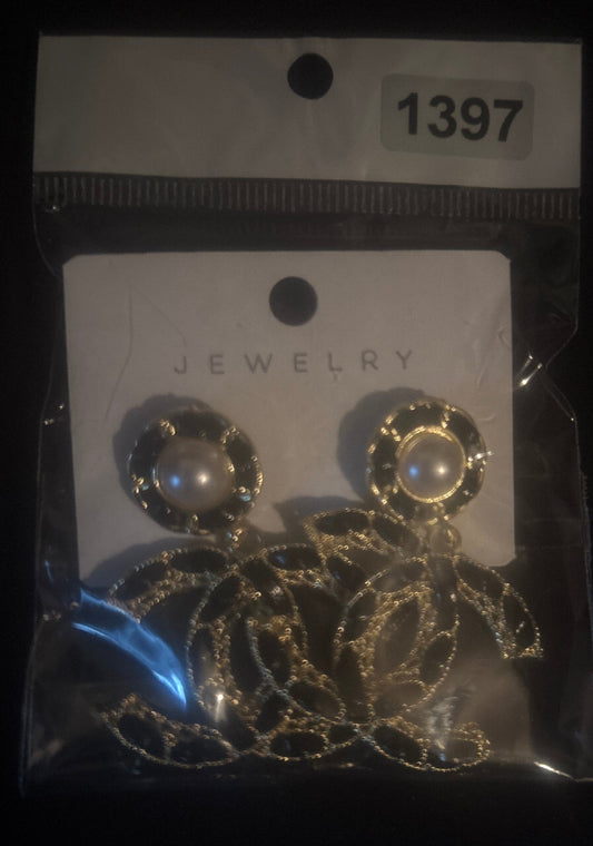 ✨The Luxe 🖤 Black Pearl Logo Drop Earrings