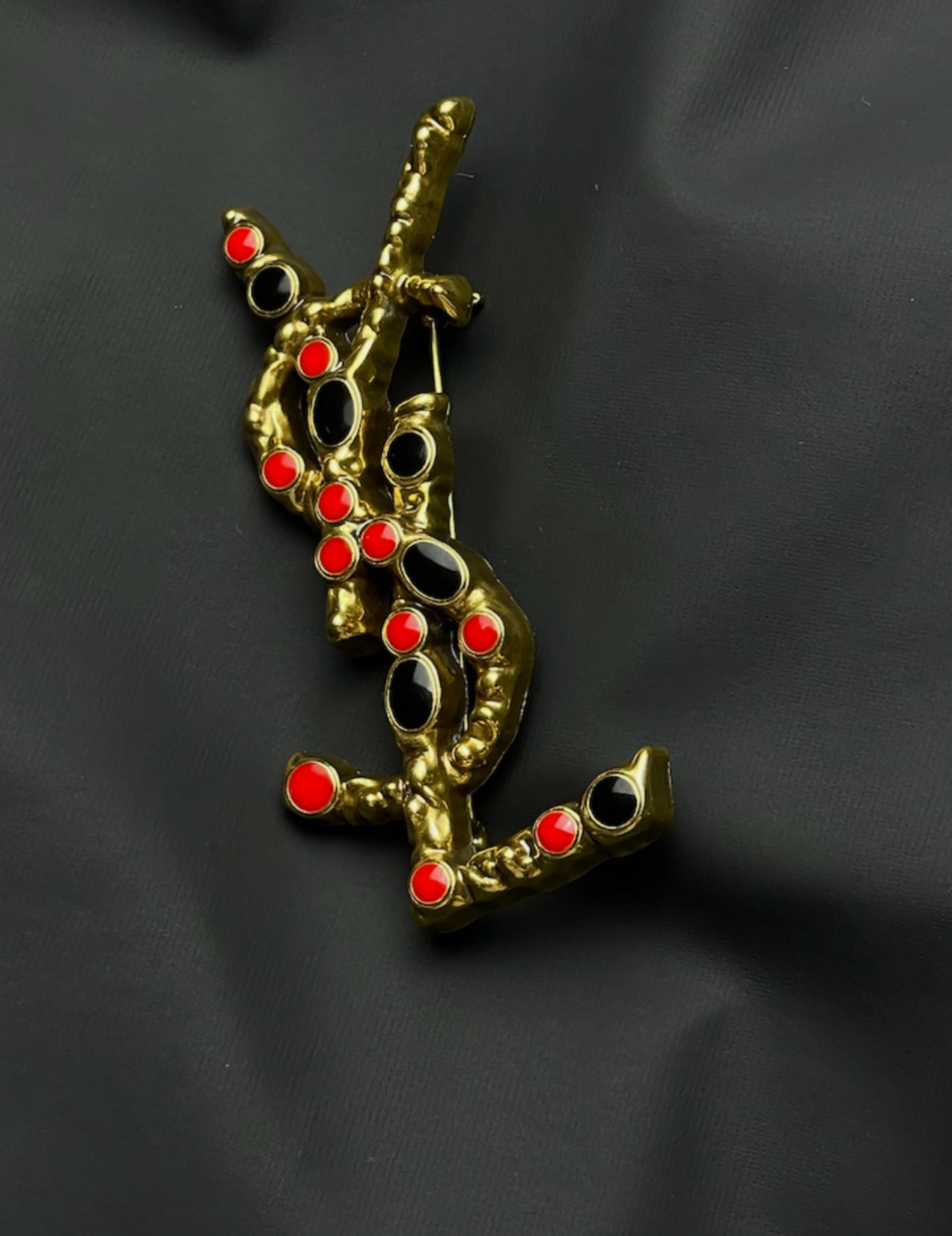 ✨Luxury YSL Cassandre Stone-Embellished Brooch Red & Black — Items #1493 & #1456 up🔥