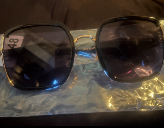 Luxury Oversized Square Sunglasses Black & Gold — Item #0148