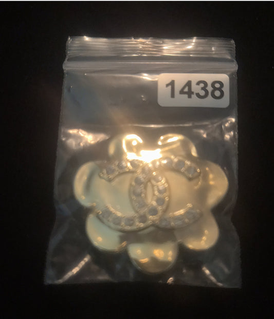 ✨Luxuriöse goldene Kamelie Kristall CC Logo Brosche 🌸