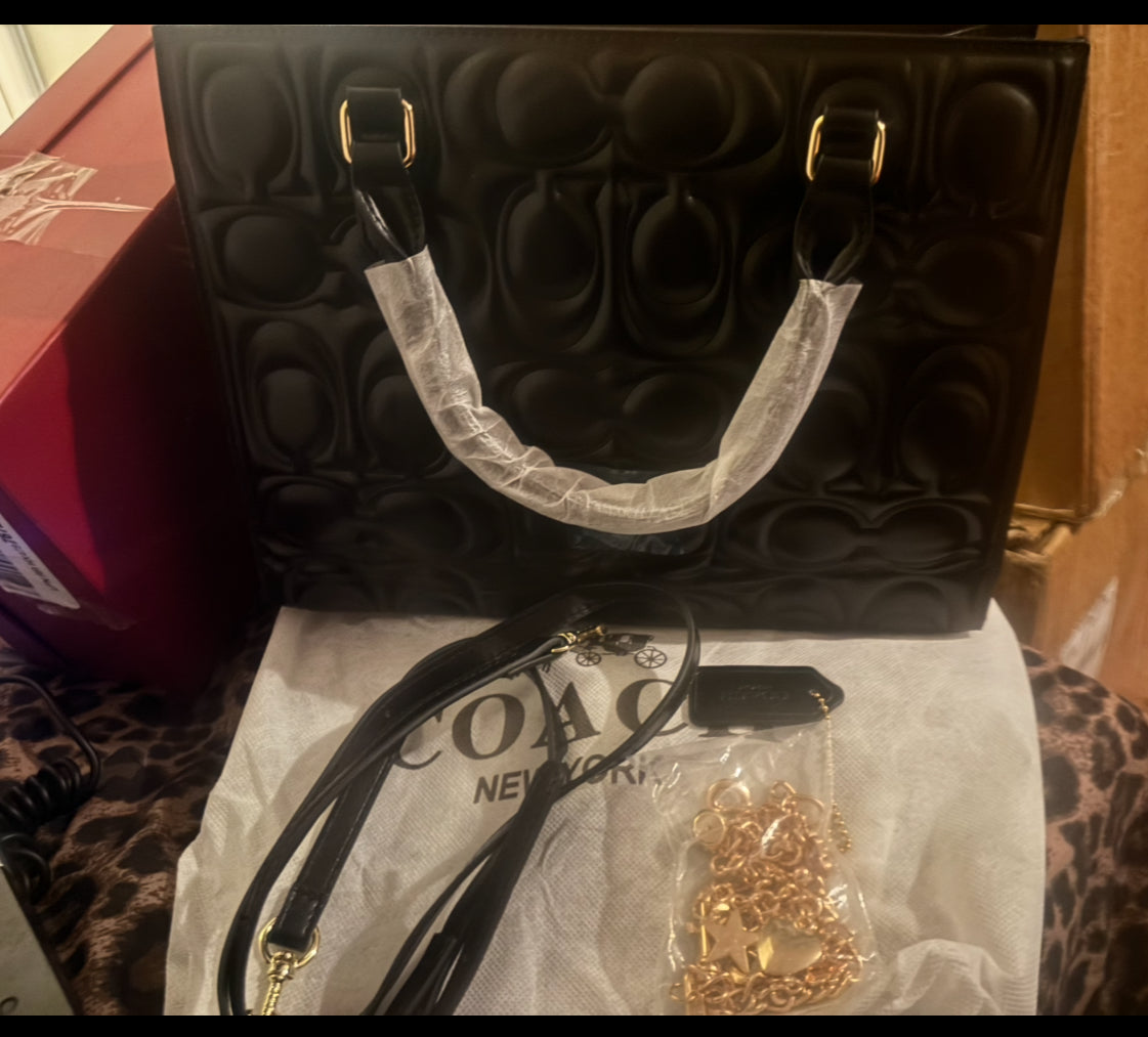 ✨ Maggie Large Signature Leather Tote Bag 💖