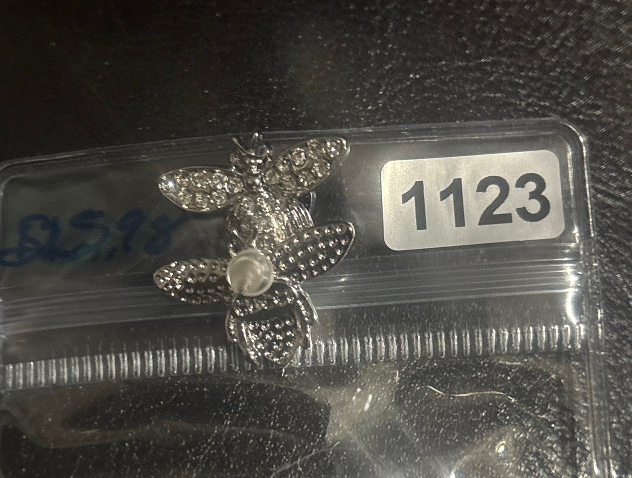 ✨Crystal Pavé Silver Bee & Pearl Stud Earrings #1123