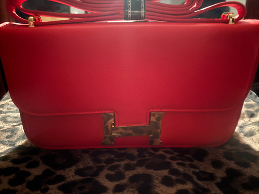 ✨The Red 💖 Signature Clasp Shoulder Bag
