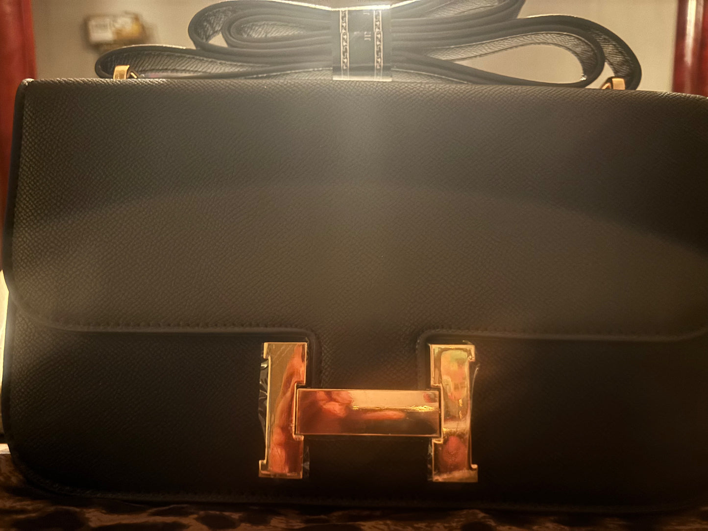 ✨The Black 🖤 Signature Clasp Shoulder Bag
