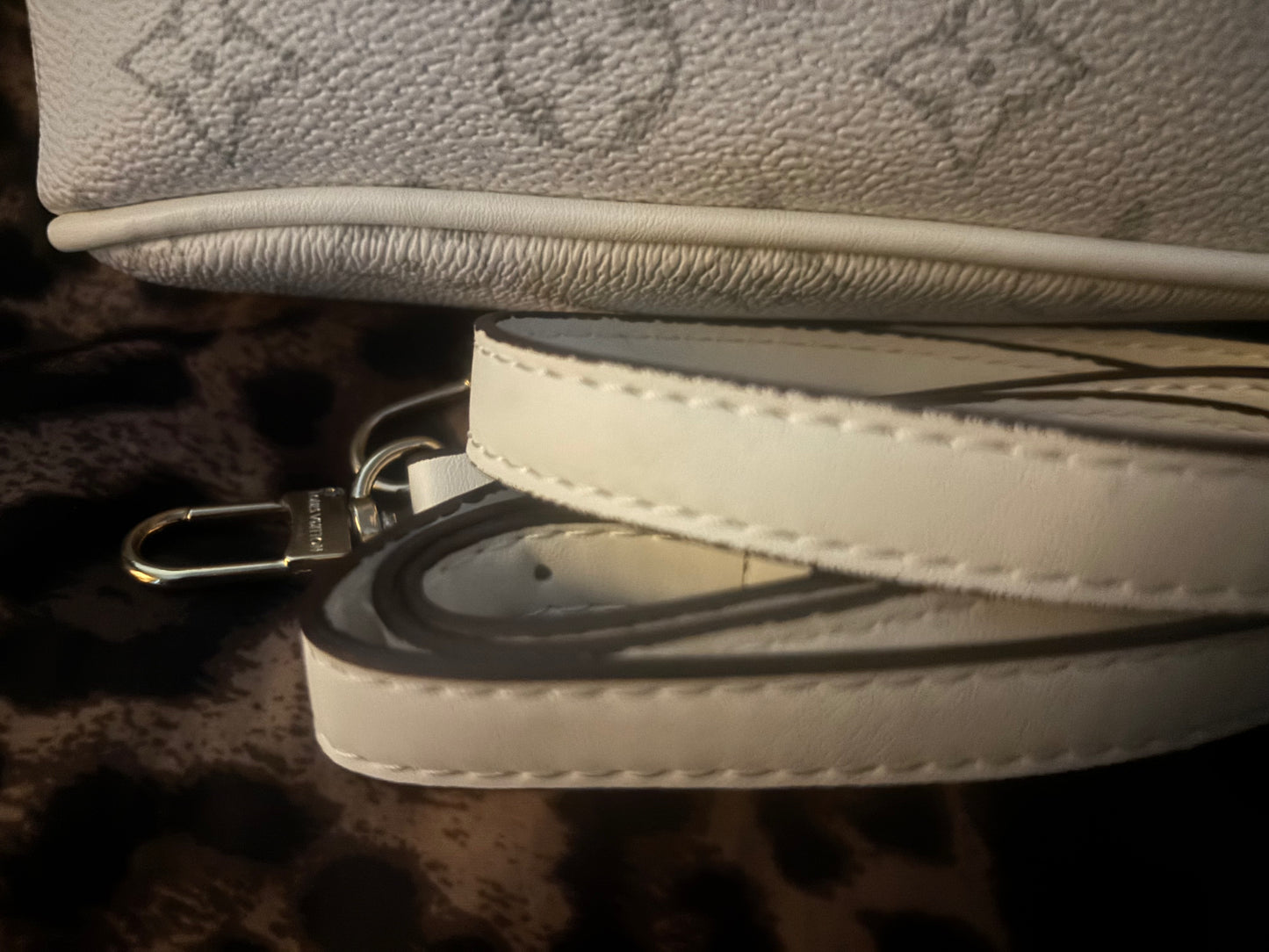 💸 White Monogram Leather Luxury Vanity Case ✨