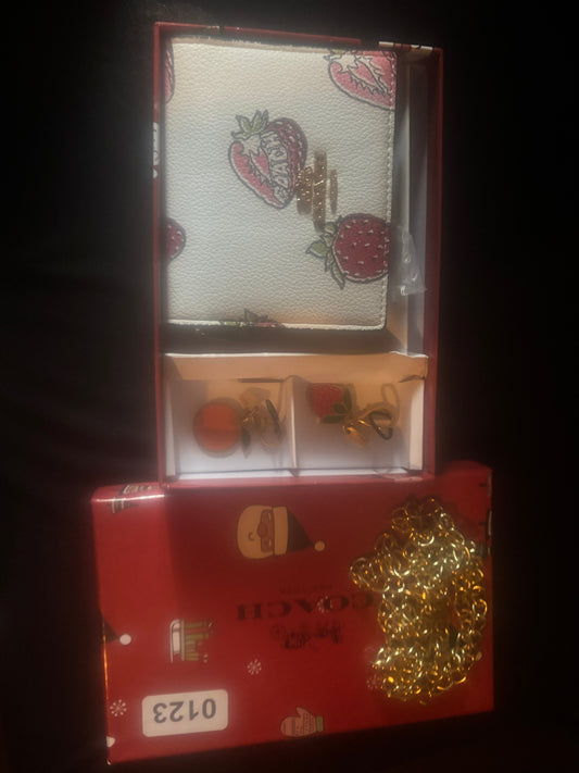✨The Luxe 🍓 Strawberry Print Compact Wallet