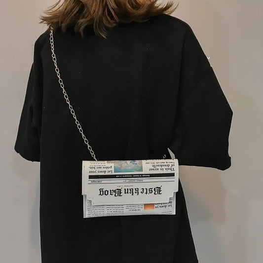✨Damen-Kuriertasche im Zeitungsstil | Umhängetasche Persönlichkeit Mode Kleine Quadratische Tasche🤍