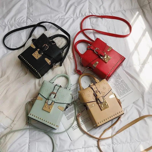 Dazzling Sequin & Rivet Flap Crossbody Bag 💫💎✨ | Luxury PU Leather | Lock Closure | Designer-Inspired Shoulder Bag for Women 👑