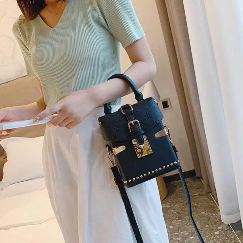 Dazzling Sequin & Rivet Flap Crossbody Bag 💫💎✨ | Luxury PU Leather | Lock Closure | Designer-Inspired Shoulder Bag for Women 👑